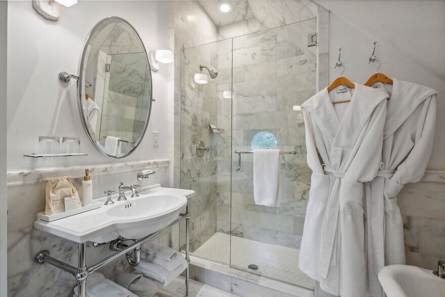 More Photos Of 543 Park Ave, Park City Hotel For Sale