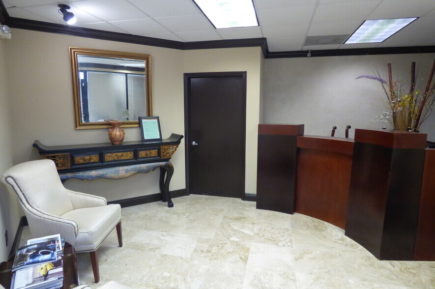 More Photos Of 3333 W Commercial Blvd, Fort Lauderdale Medical For Sale