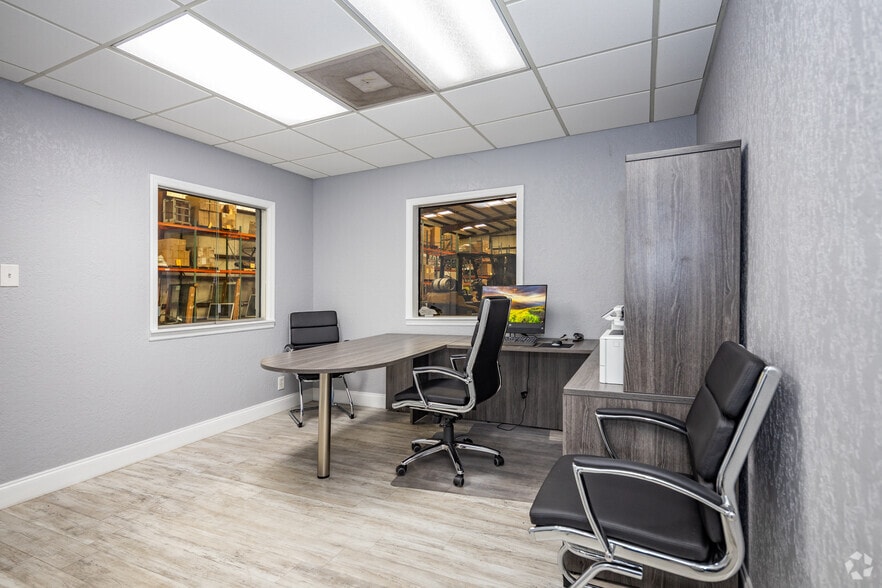 More Photos Of 7004 E Broadway Ave, Tampa Warehouse For Lease