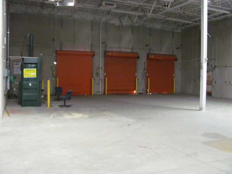 More Photos Of 2090 N Cable Rd, Lima Warehouse For Sale