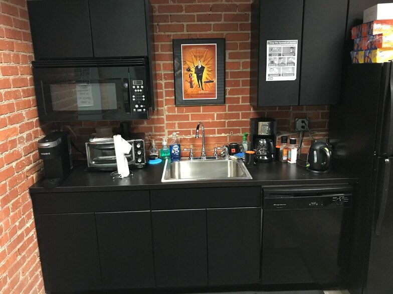 More Photos Of 7 S Laurens St, Greenville Office For Sale