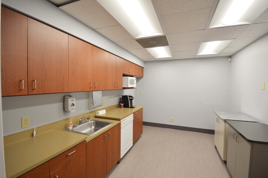 More Photos Of 119 Brookstown Ave, Winston-Salem Office For Lease