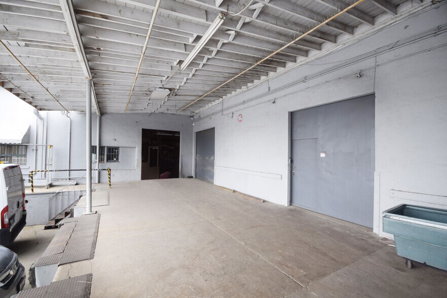 More Photos Of 2857 E Pico Blvd, Los Angeles Manufacturing For Lease