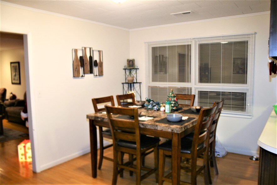 More Photos Of 10 Brick Row Ext, Athens Restaurant For Sale