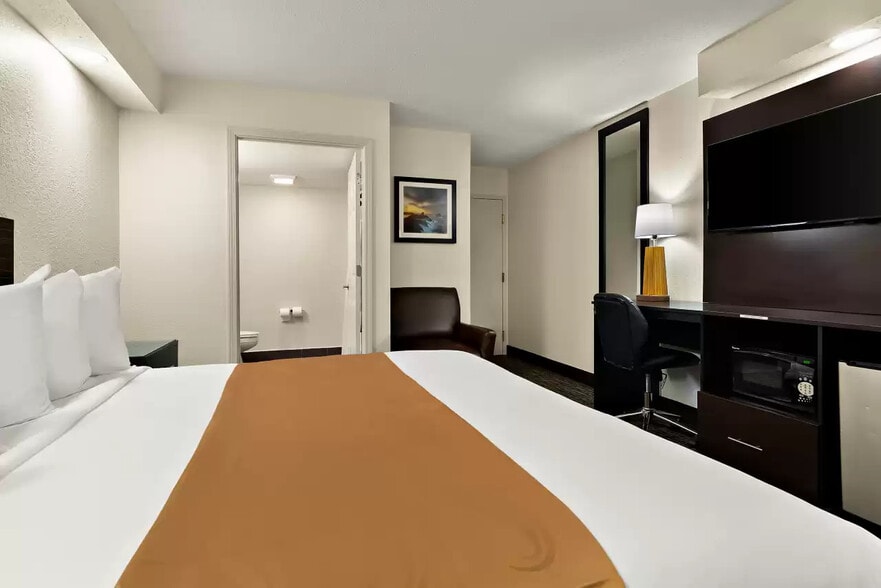 More Photos Of 2855 Old Austin Peay Hwy, Memphis Hotel For Sale