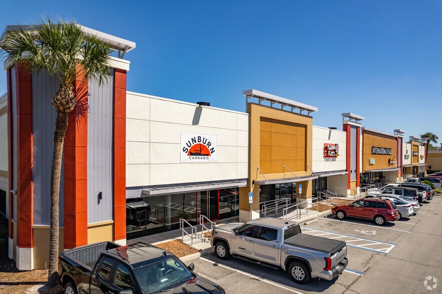 More Photos Of 11551 University Blvd, Orlando General Retail For Lease