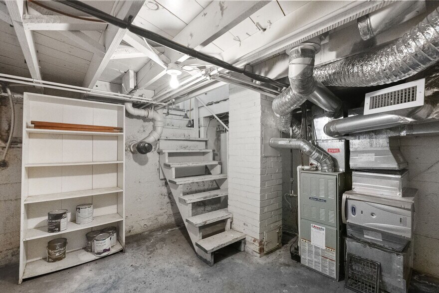 More Photos Of 15 NW Franklin Ave, Bend Office For Sale