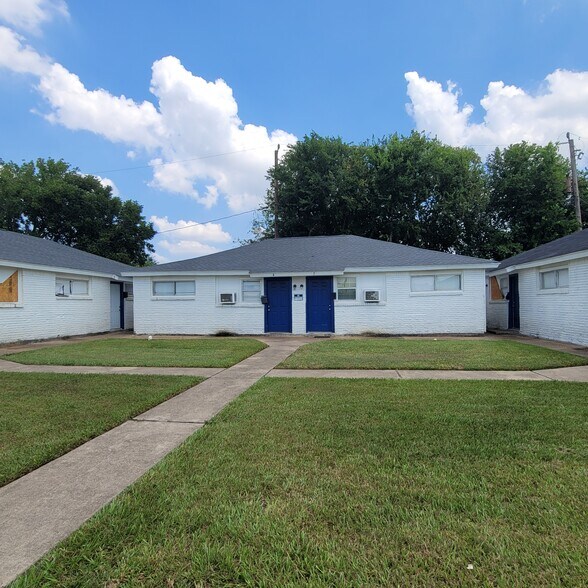 More Photos Of 4201-4203 Phlox St, Houston Apartments For Sale