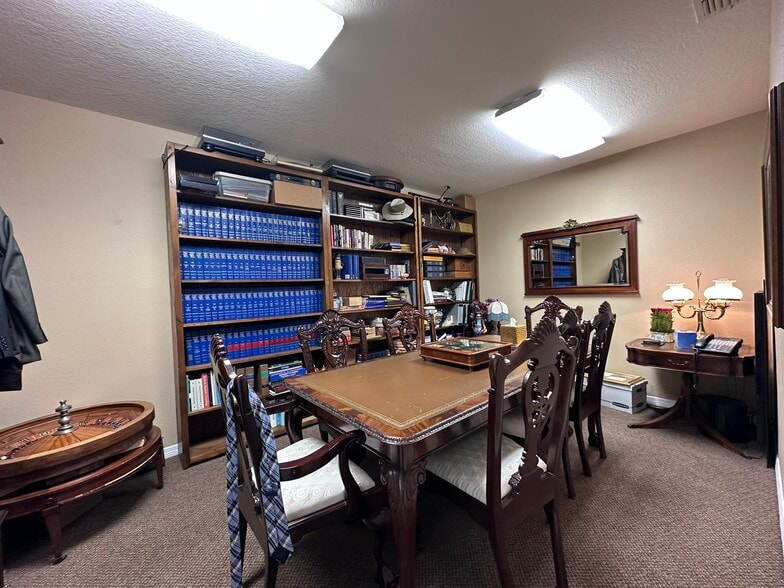 More Photos Of 2000 E Edgewood Dr, Lakeland Office For Lease