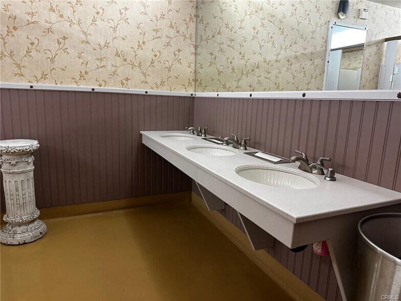 More Photos Of 200 Wall St, Chico Bar For Sale