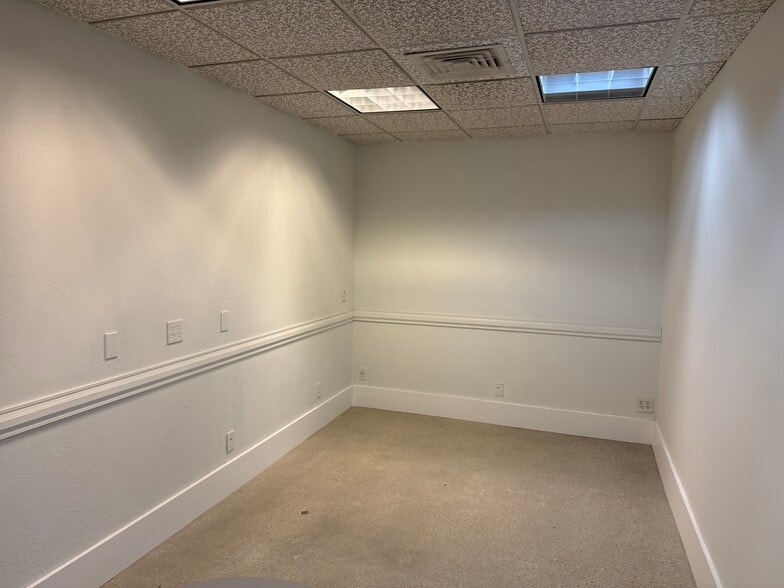 More Photos Of 2434 Hollywood Blvd, Hollywood Office For Sale