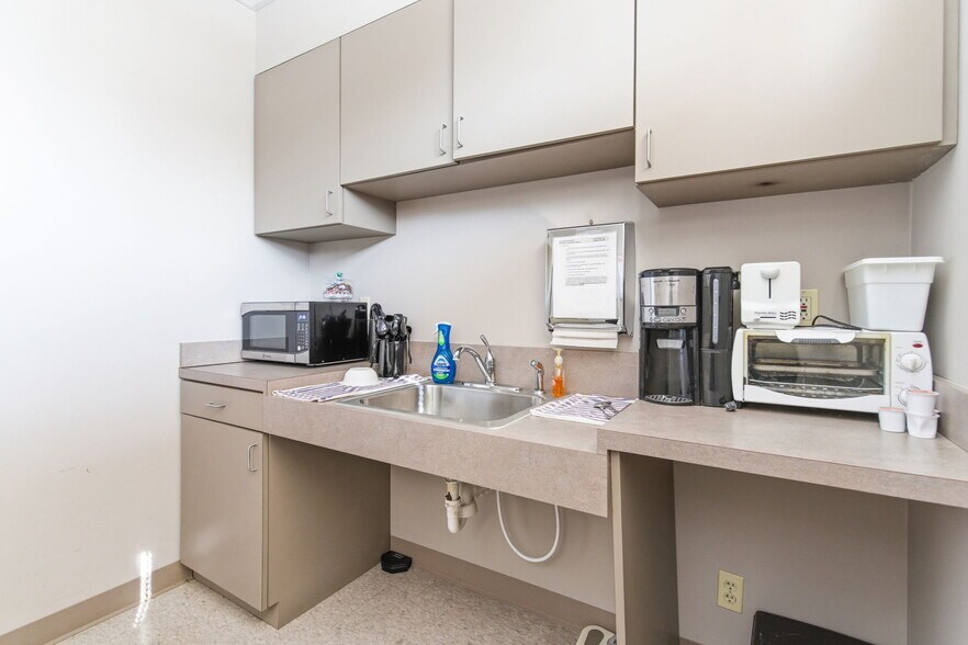 More Photos Of 4430 Crawford Ave, Louisville Medical For Sale