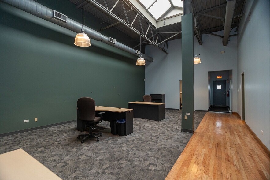 More Photos Of 248 N Leavitt St, Chicago Loft Creative Space For Lease