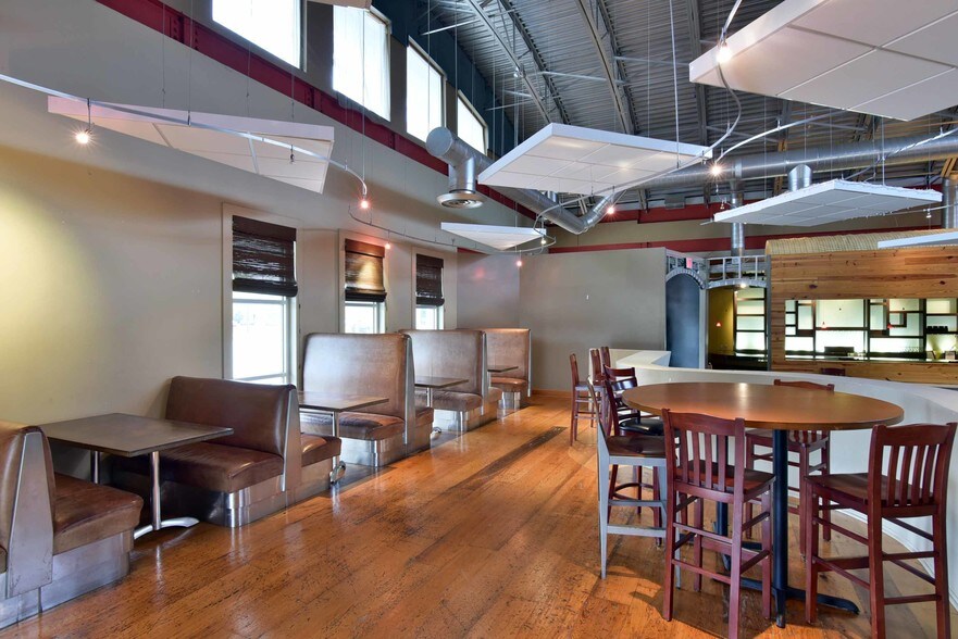 More Photos Of 2807 Meredyth Dr, Albany Restaurant For Sale