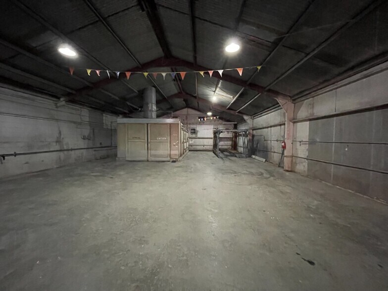 More Photos Of 672 Ahua St, Honolulu Warehouse For Lease
