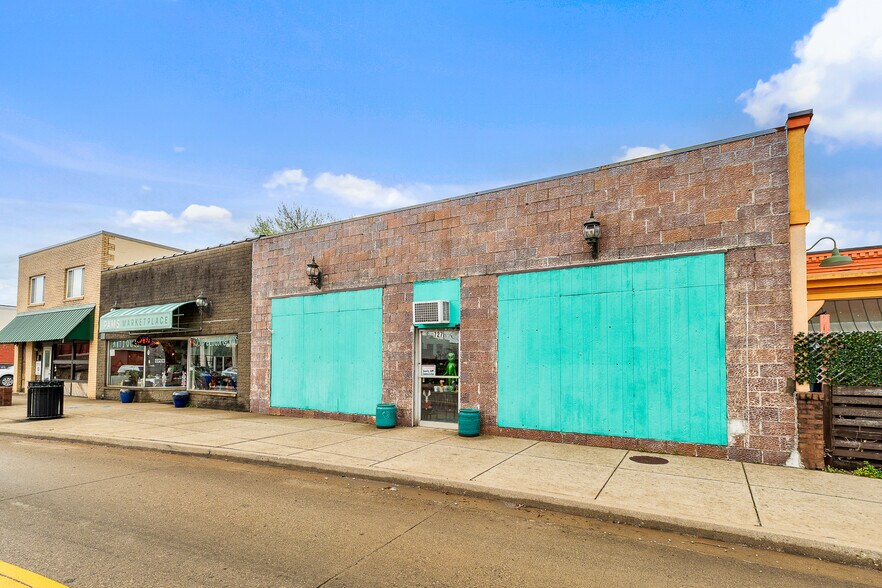 More Photos Of 727-735 14th St W, Huntington Storefront For Sale