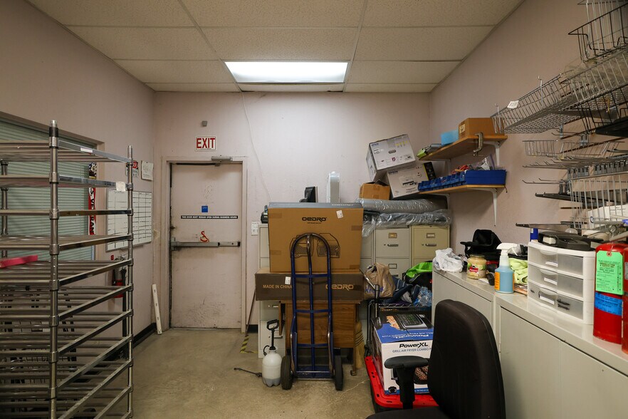 More Photos Of 5016 Jacksboro Hwy, Fort Worth Freestanding For Sale