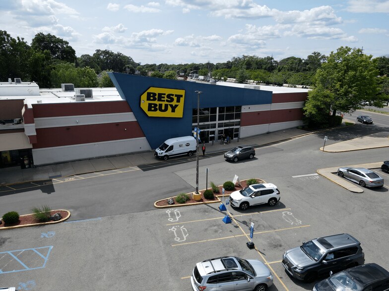More Photos Of 660-690 Sunrise Hwy, Baldwin Unknown For Lease