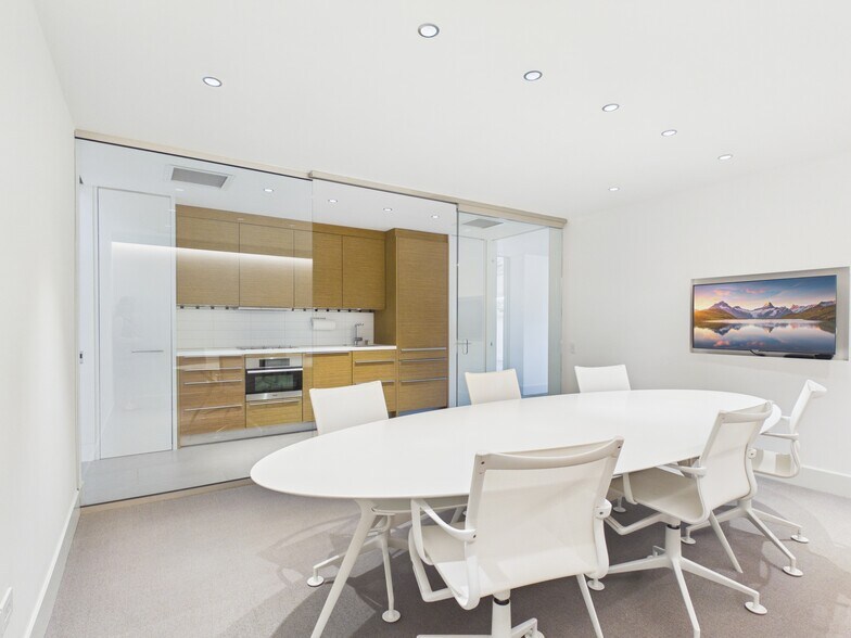 More Photos Of 1111 Lagoon Dr, Dallas Office For Sale