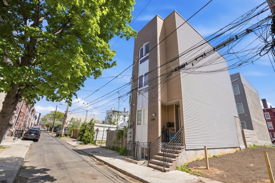 More Photos Of 2010 N 8th St, Philadelphia Apartments For Sale
