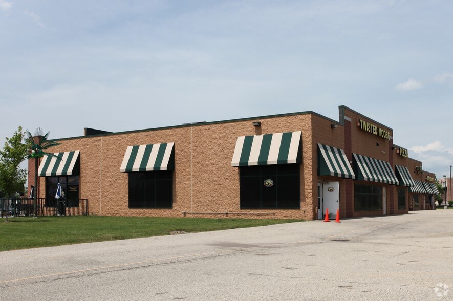 More Photos Of 2616-2640 Schaid Ct, McHenry General Retail For Lease