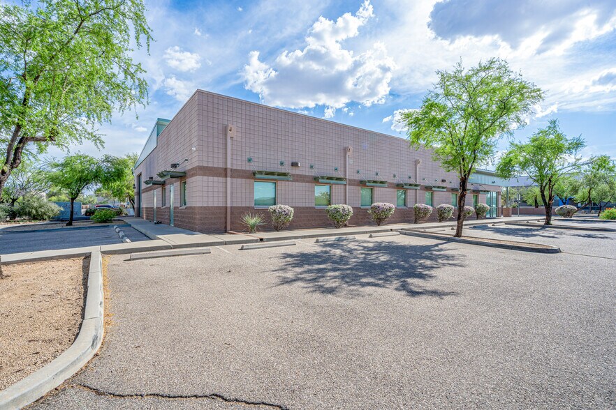 More Photos Of 4655 S Coach Dr, Tucson Warehouse For Sale