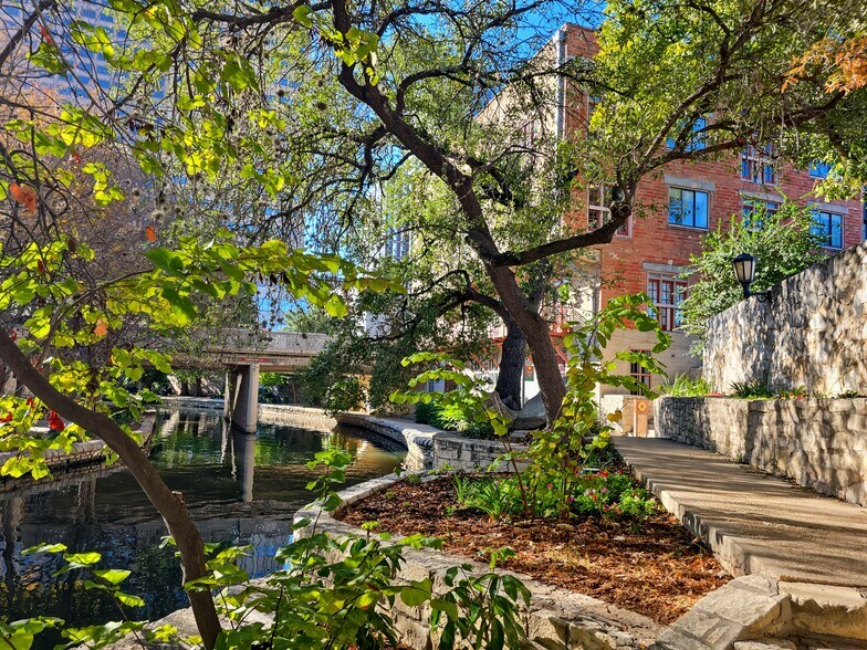 More Photos Of 454 Soledad St, San Antonio Coworking Space