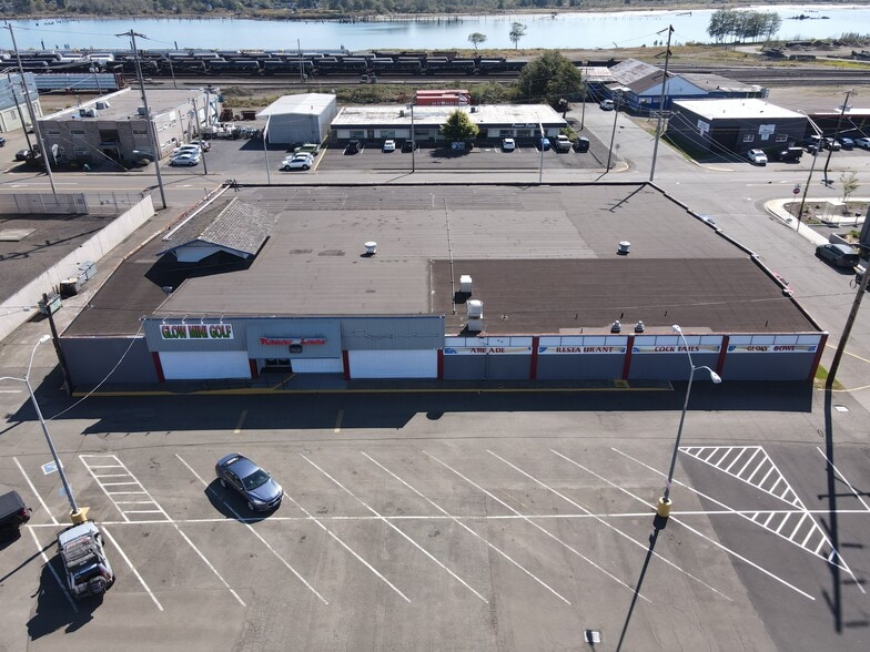 More Photos Of 415 W Heron St, Aberdeen Bowling Alley For Sale