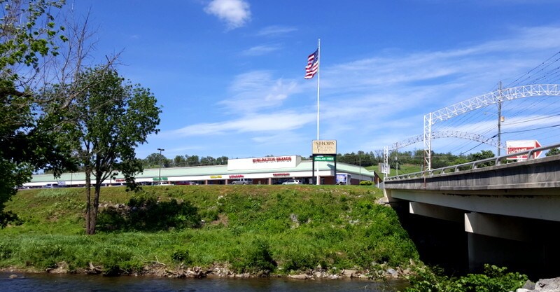 More Photos Of 147-185 E Wears Valley Rd, Pigeon Forge Storefront For Lease