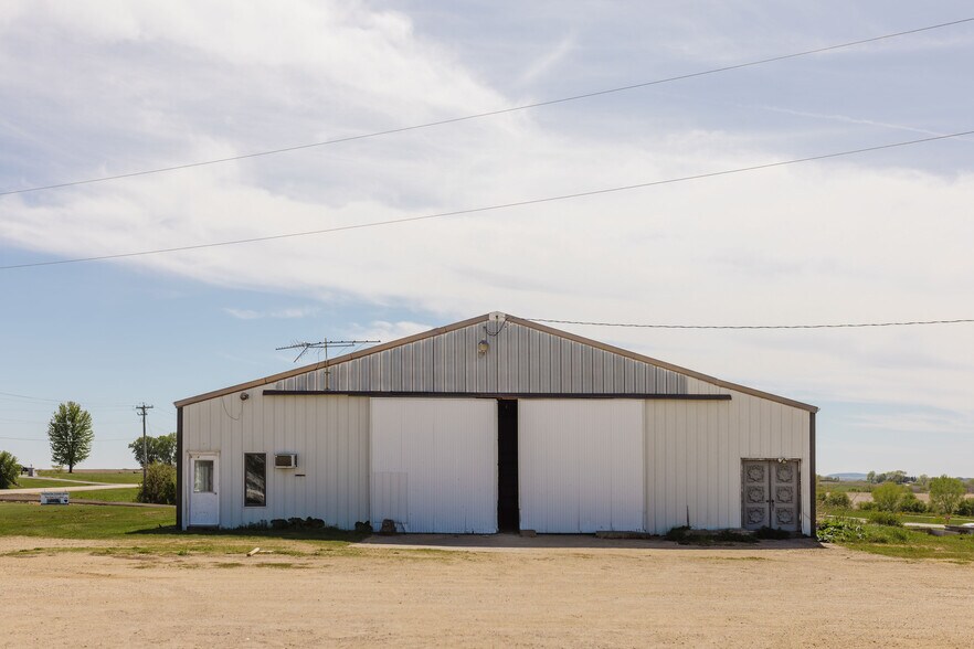 More Photos Of 674 County Road O, Mineral Point Warehouse For Sale