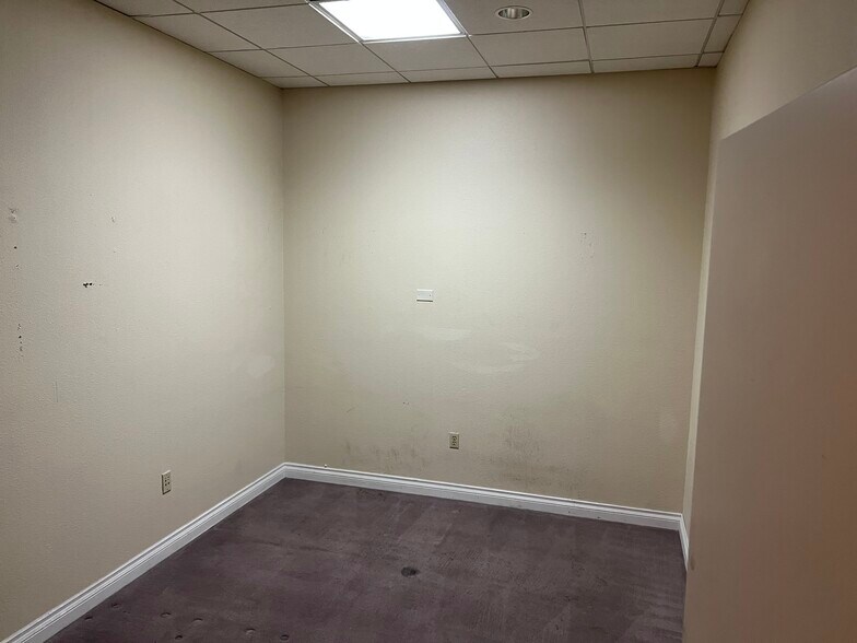 More Photos Of 5868 S Pecos Rd, Las Vegas Office For Sale