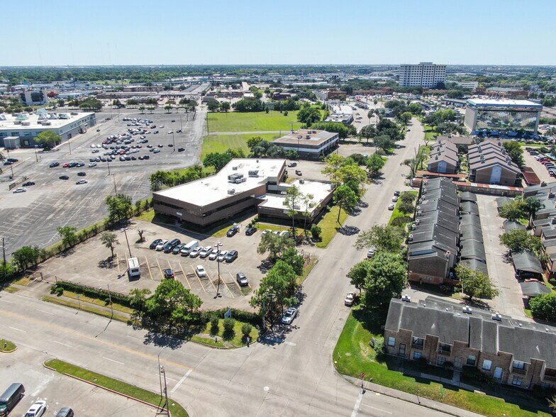 More Photos Of 9207 Country Creek Dr, Houston Office For Sale