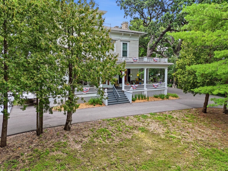 More Photos Of 2200 W Memorial Dr, Janesville Hospitality For Sale