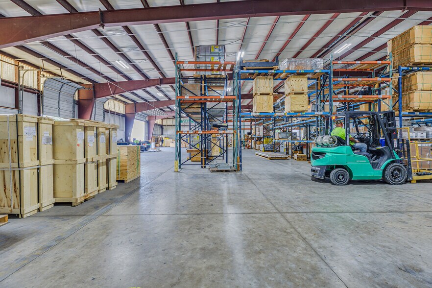 More Photos Of 4402 Theiss Rd, Humble Warehouse For Lease