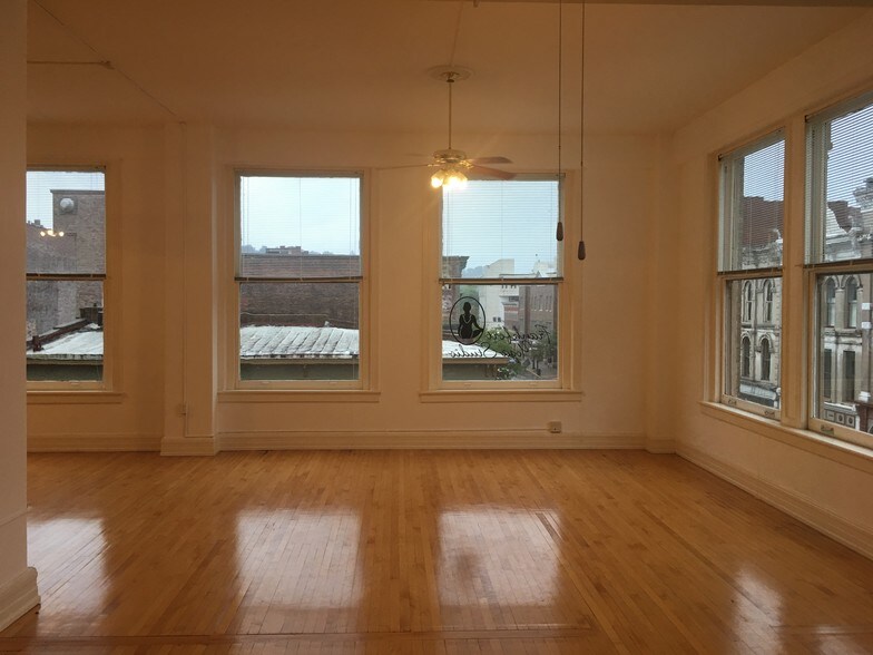 More Photos Of 306 W Main St, Frankfort Coworking Space