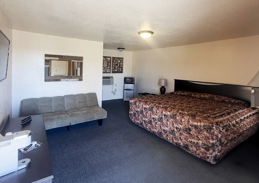 More Photos Of 2383 Route 66, Santa Rosa Hotel For Sale