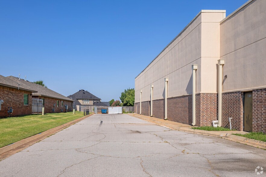 More Photos Of 8000-8022 NW 39th Expressway, Bethany Freestanding For Lease