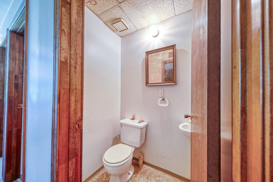 More Photos Of 936 Broadway, Pitcairn Restaurant For Sale