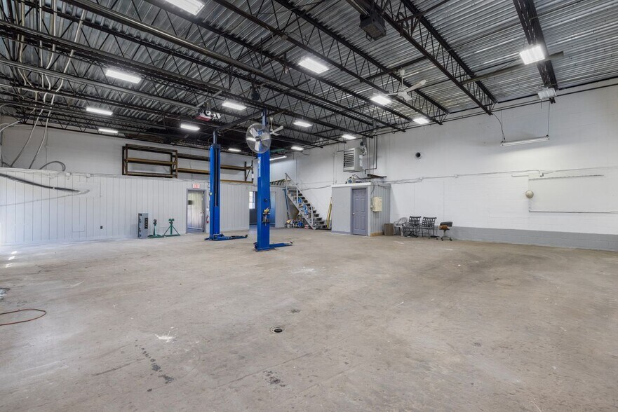 More Photos Of 30 Starr St, Johnston Warehouse For Lease