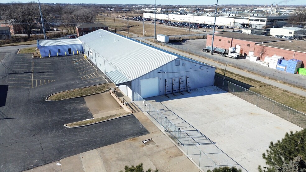 More Photos Of 3820 N 56th St, Lincoln Service For Lease