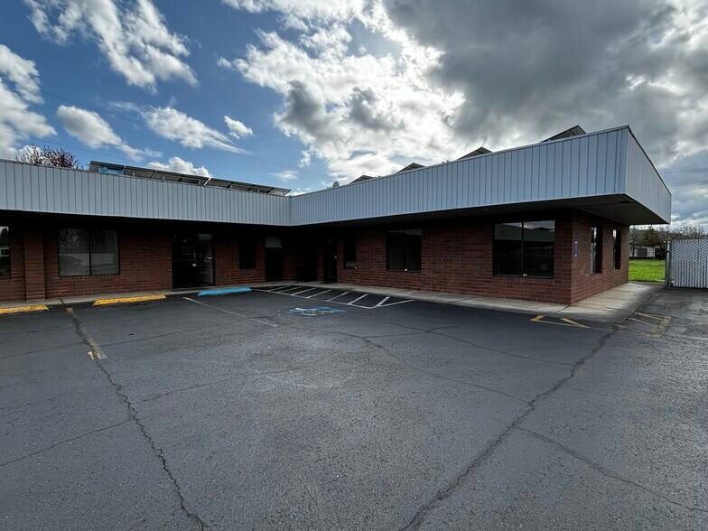Primary Photo Of 90 Market St, Lebanon Storefront Retail Office For Lease