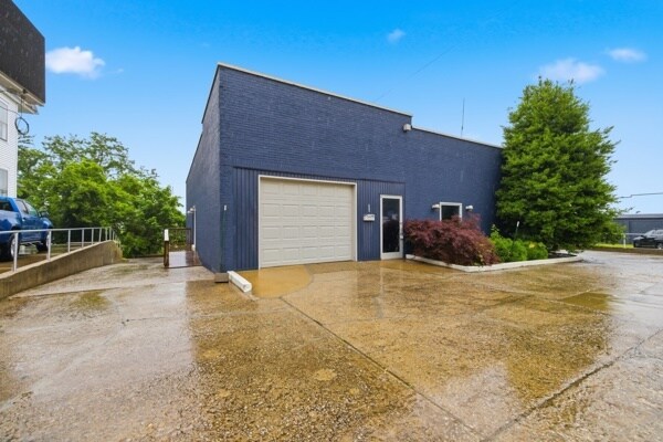 Primary Photo Of 325 W Main St, Lebanon Office Residential For Sale