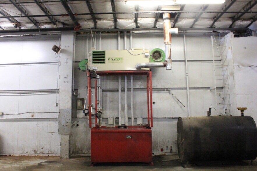 More Photos Of 4 Gator Rock Rd, Somersworth Distribution For Sale