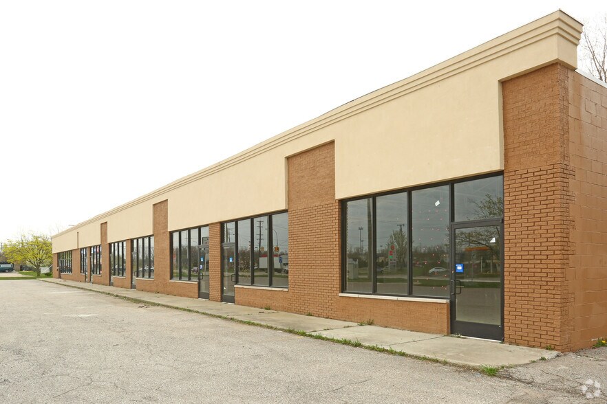 More Photos Of 27427-27477 Eureka Rd, Romulus Unknown For Lease