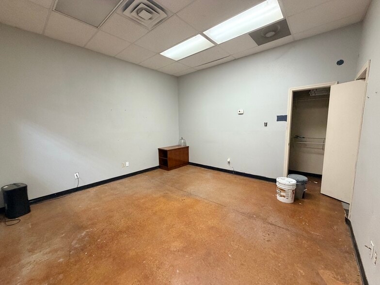 More Photos Of 4411 N Private Road 1775, Lubbock Industrial For Lease