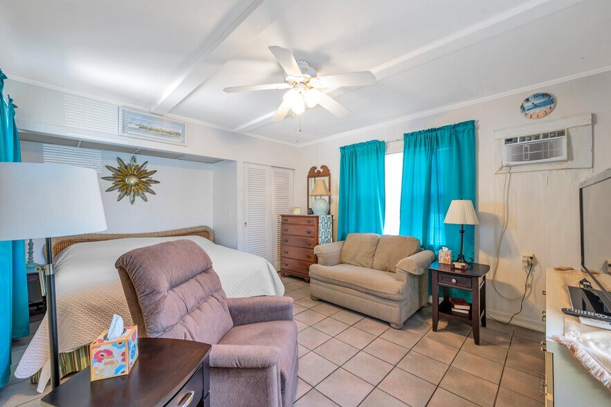 More Photos Of 1803 Gulf Blvd, Indian Rocks Beach Hotel For Sale