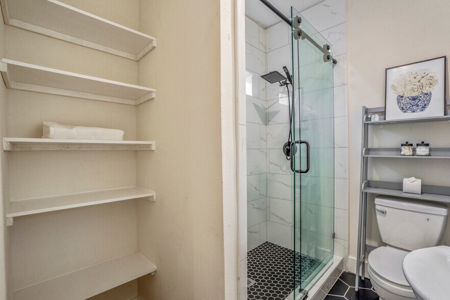 More Photos Of 5 Estelle St, Houston Multifamily For Sale