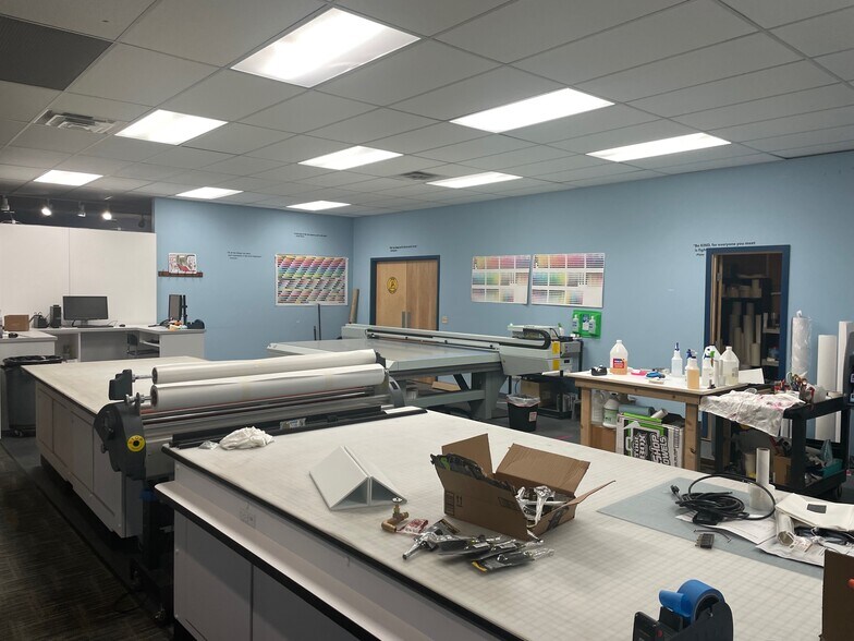 More Photos Of 825 Leona St, Elyria Warehouse For Lease