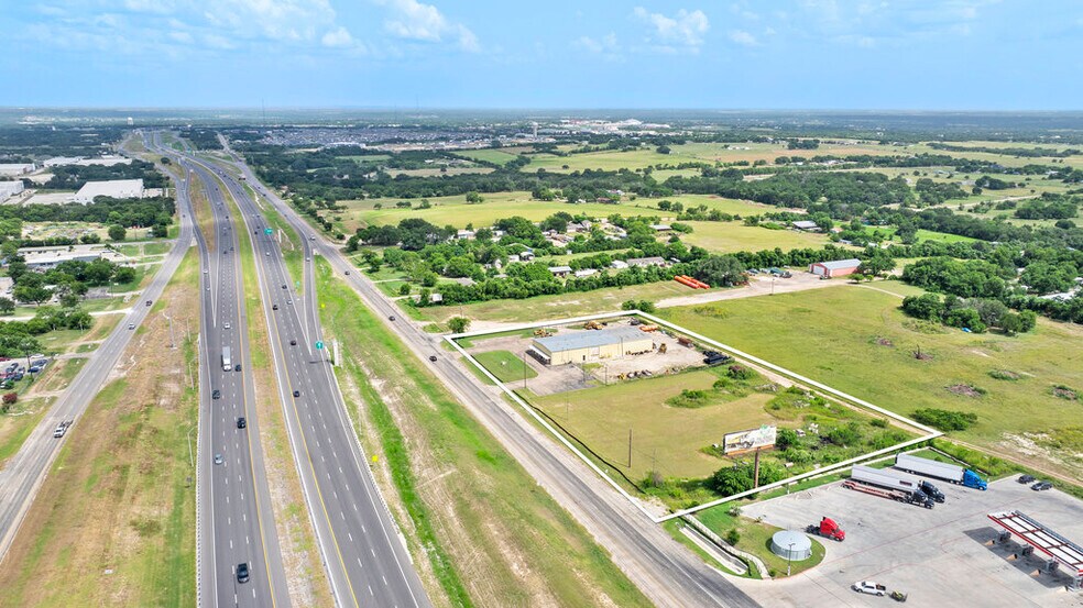 More Photos Of 3275 W US Highway 190, Belton Warehouse For Lease