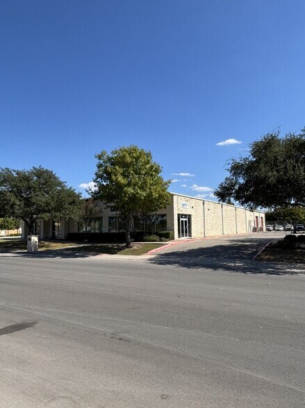 Primary Photo Of 144 Windy Meadows, Schertz Light Distribution For Sale